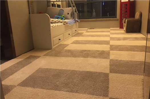 拼块毯咖啡色系儿童房铺装
